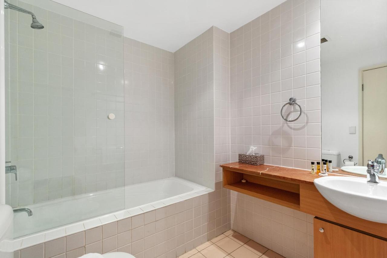 Apartment Resort Style 2 Bdrm In Homebush With Bay Views -57 Ben Sydney